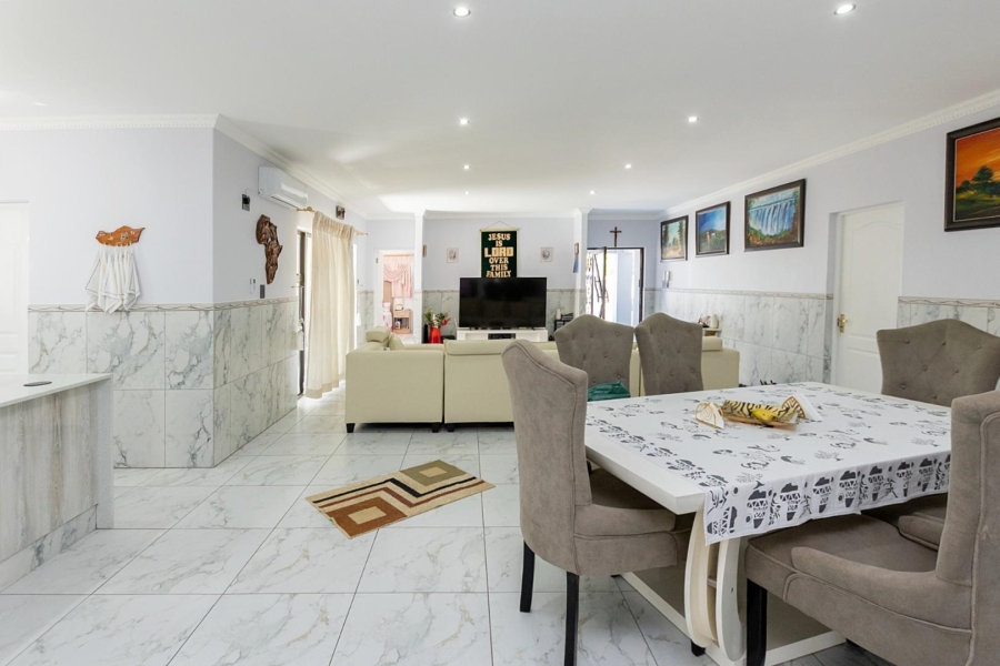 4 Bedroom Property for Sale in Country Club Western Cape